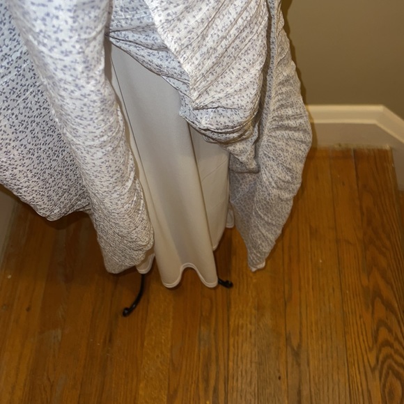 J GLEE  👗 - Picture 5 of 5